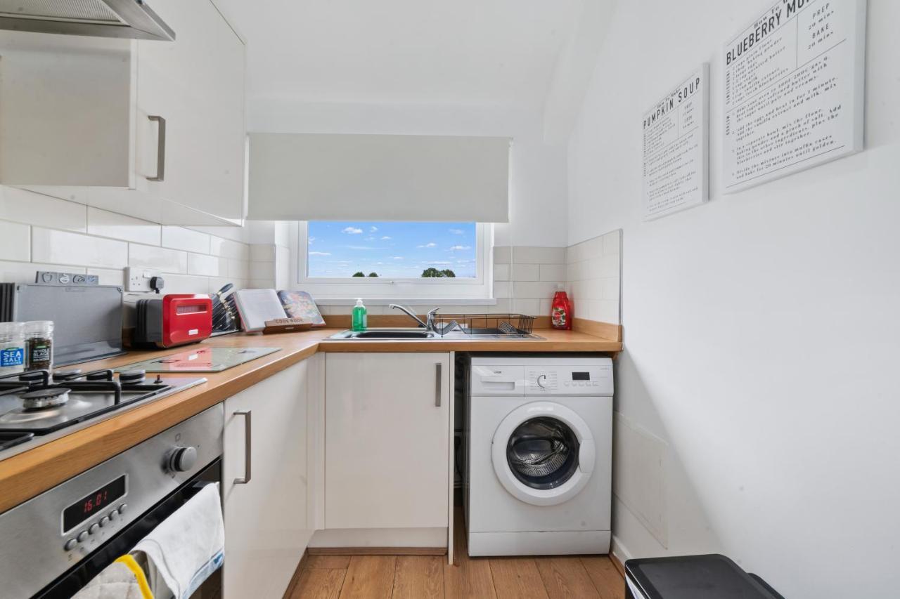 Village Cwtch Whitchurch 2 Bedroom Apartment 카디프 외부 사진